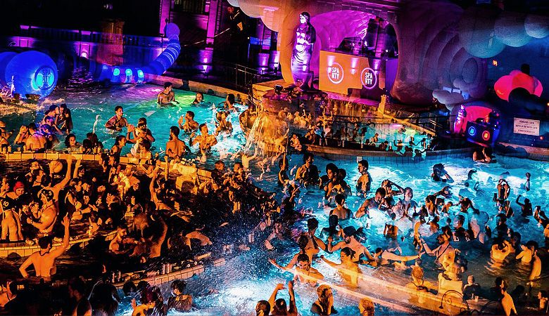 Wieczór panieński Budapeszt - CLUBBING W TERMACH